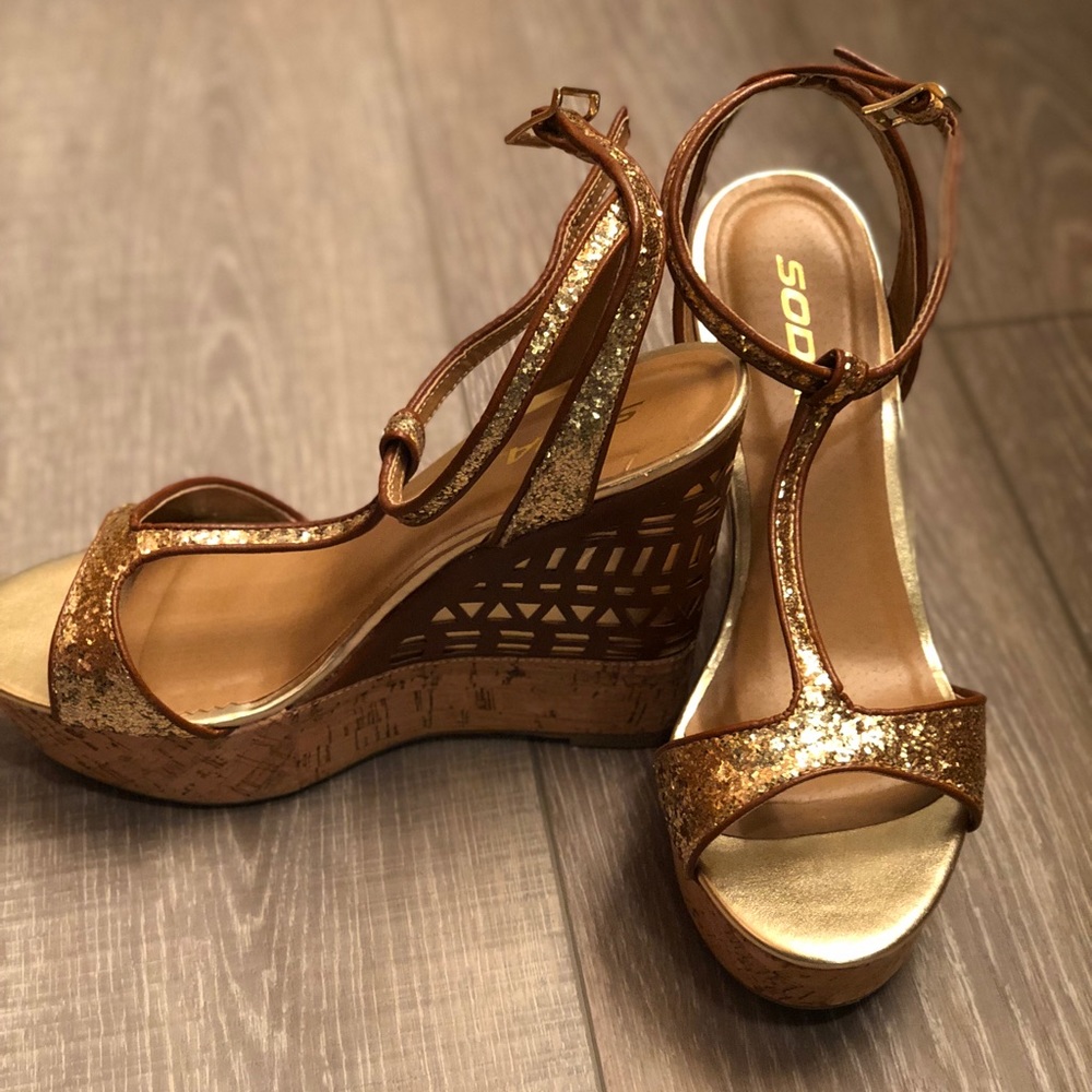 Soda brown and gold wedges